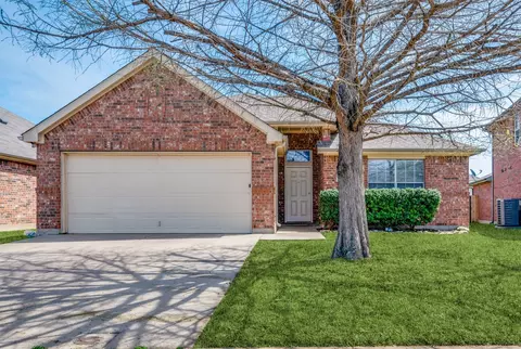 533 Creekbend St, Crowley, TX 76036