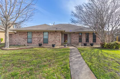 313 Quintana Dr, Garland, TX 75043
