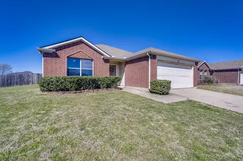 1513 Waters Edge Dr, Glenn Heights, TX 75154