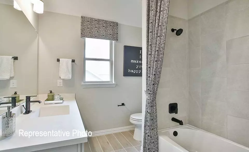 Bath - 16704 Nicole Dr, Celina, TX 75009 photo 2 of 3