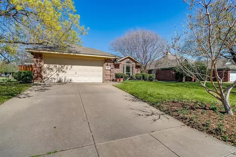 509 Bluebonnet Dr, Burleson, TX 76028