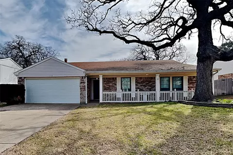 1162 Silverlake Dr, Grapevine, TX 76051