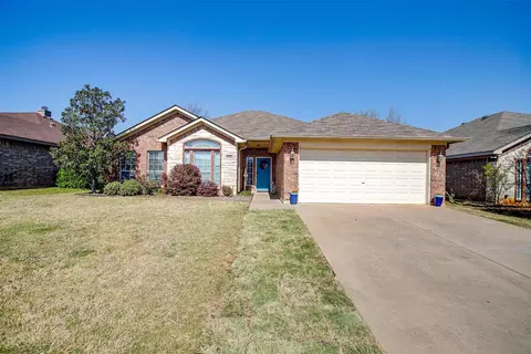 948 Winepress Rd, Burleson, TX 76028