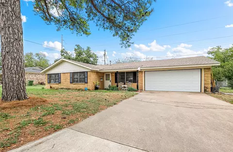 2900 S Murco Dr, Mineral Wells, TX 76067