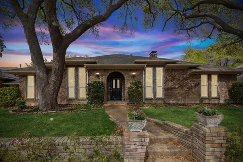9031 Oakpath Ln, Dallas, TX 75243