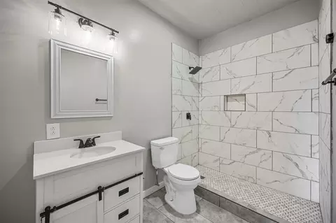 Bath - 1449 E Fm 4, Cleburne, TX 76031 photo 3 of 4