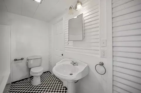 Bath - 1449 E Fm 4, Cleburne, TX 76031 photo 1 of 4