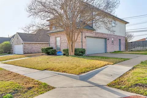 926 Blossomwood Ct, Arlington, TX 76017