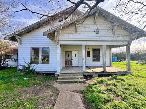 103 W 3rd St, Barry, TX 75102