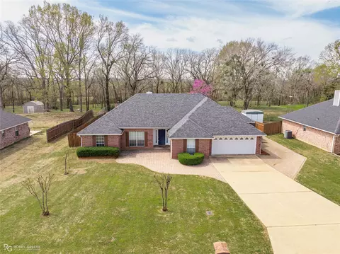 220 Country Club Dr, Benton, LA 71006