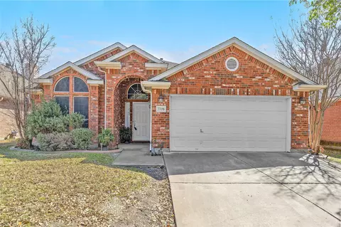 7708 Summerbrook Cir, Fort Worth, TX 76137
