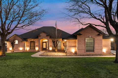 2807 London Ln, Crowley, TX 76036