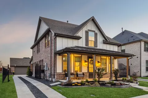 1817 Temple Hls, Van Alstyne, TX 75495