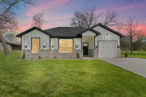 503 W 9th St, Kemp, TX 75143