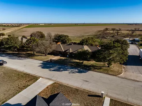 5 E Baize St, Stamford, TX 79553