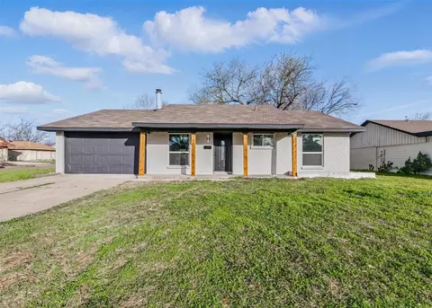 465 Woodmere Dr, Garland, TX 75043