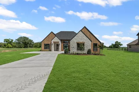 580 Lydia Ln, Granbury, TX 76049