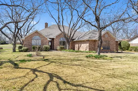 8908 Woodlawn Dr, Granbury, TX 76049