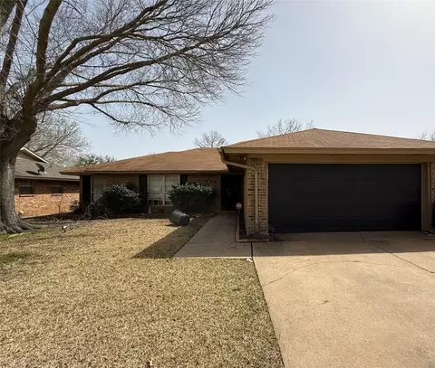 738 Kensington Ln, Mansfield, TX 76063