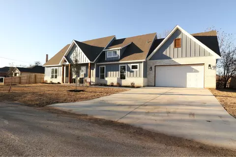 401 Peacock St, Cleburne, TX 76031
