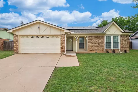 4629 Cripple Creek Rd, Haltom City, TX 76137