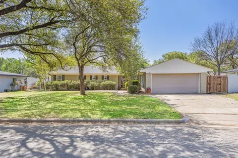 4109 Bilglade Rd, Fort Worth, TX 76109