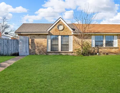 7313 Pineberry Rd, Dallas, TX 75249
