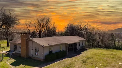 2304 NE Loop 7, Athens, TX 75752