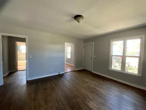 204 S Williams Dr, Comanche, TX 76442 photo 3