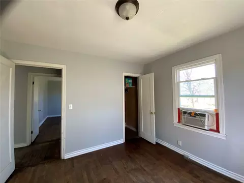 204 S Williams Dr, Comanche, TX 76442 photo 8