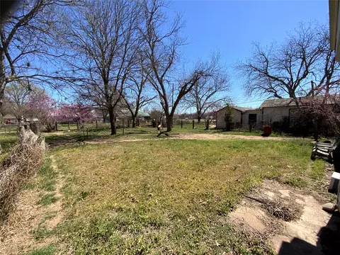 204 S Williams Dr, Comanche, TX 76442 photo 11