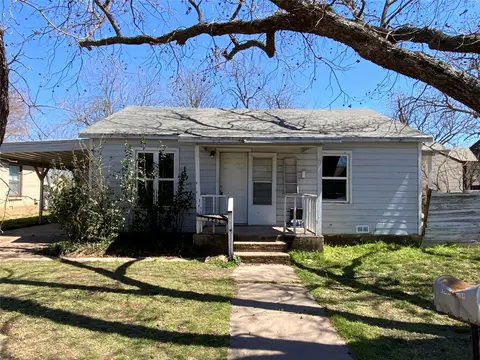 204 S Williams Dr, Comanche, TX 76442
