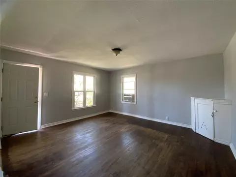 204 S Williams Dr, Comanche, TX 76442 photo 4