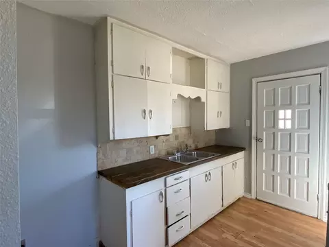 204 S Williams Dr, Comanche, TX 76442 photo 5
