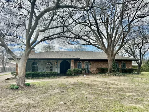 1813 Catalina Cir, Sherman, TX 75092