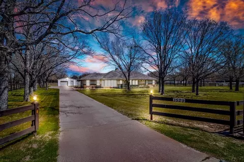 1529 Meadow Way, Terrell, TX 75160