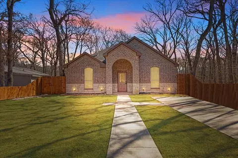 120 Chapperall Dr, Mabank, TX 75156
