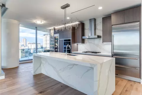 3130 N Harwood St #1404, Dallas, TX 75201