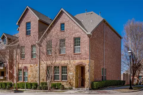 4425 Riverview Dr, Carrollton, TX 75010