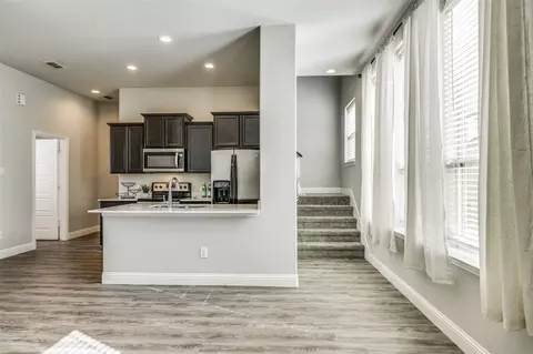 1910 Bel Air Dr, Arlington, TX 76010