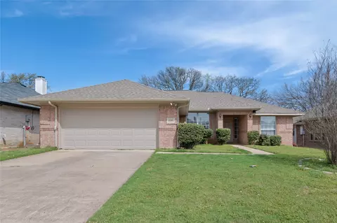 3205 Peakview Dr, Corinth, TX 76210