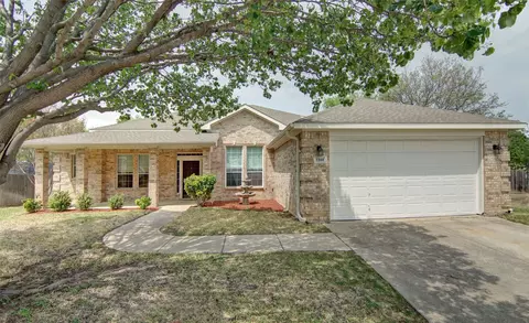 1160 Albatross Ct, Benbrook, TX 76126