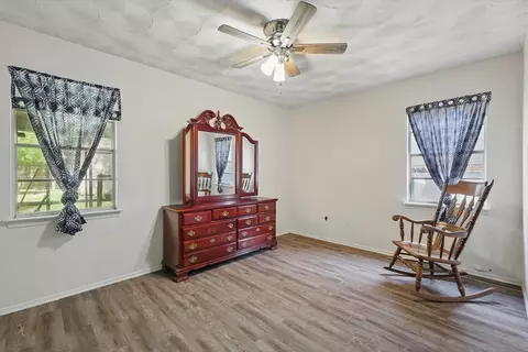 Bedroom - 616 Donley Dr, Euless, TX 76039 photo 4 of 4