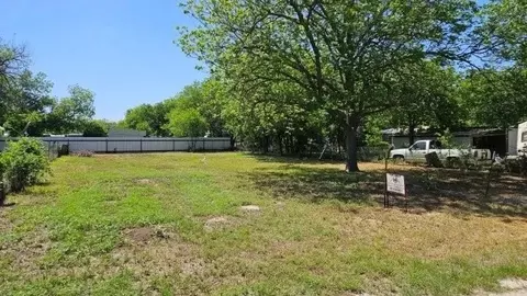 2114 S Neches St, Coleman, TX 76834