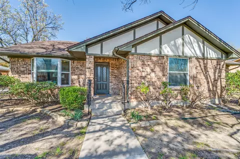 3225 Broken Arrow Rd, Denton, TX 76209