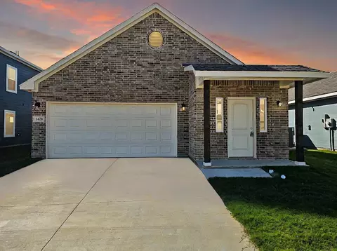 1420 Silver Spruce Ln, Fort Worth, TX 76140
