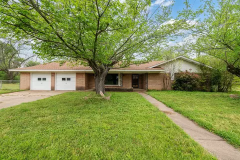 901 Crockett Dr, Burleson, TX 76028