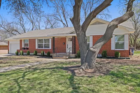 902 Thomas St, Denton, TX 76201