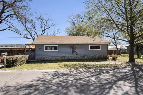 1122 W Lake Dr, Weatherford, TX 76087