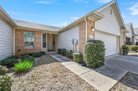 216 Heritage Hill Dr, Lewisville, TX 75067